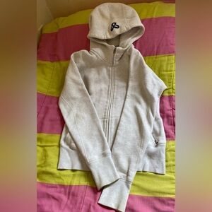 I’m selling this TNA jacket in the colour greige, size large